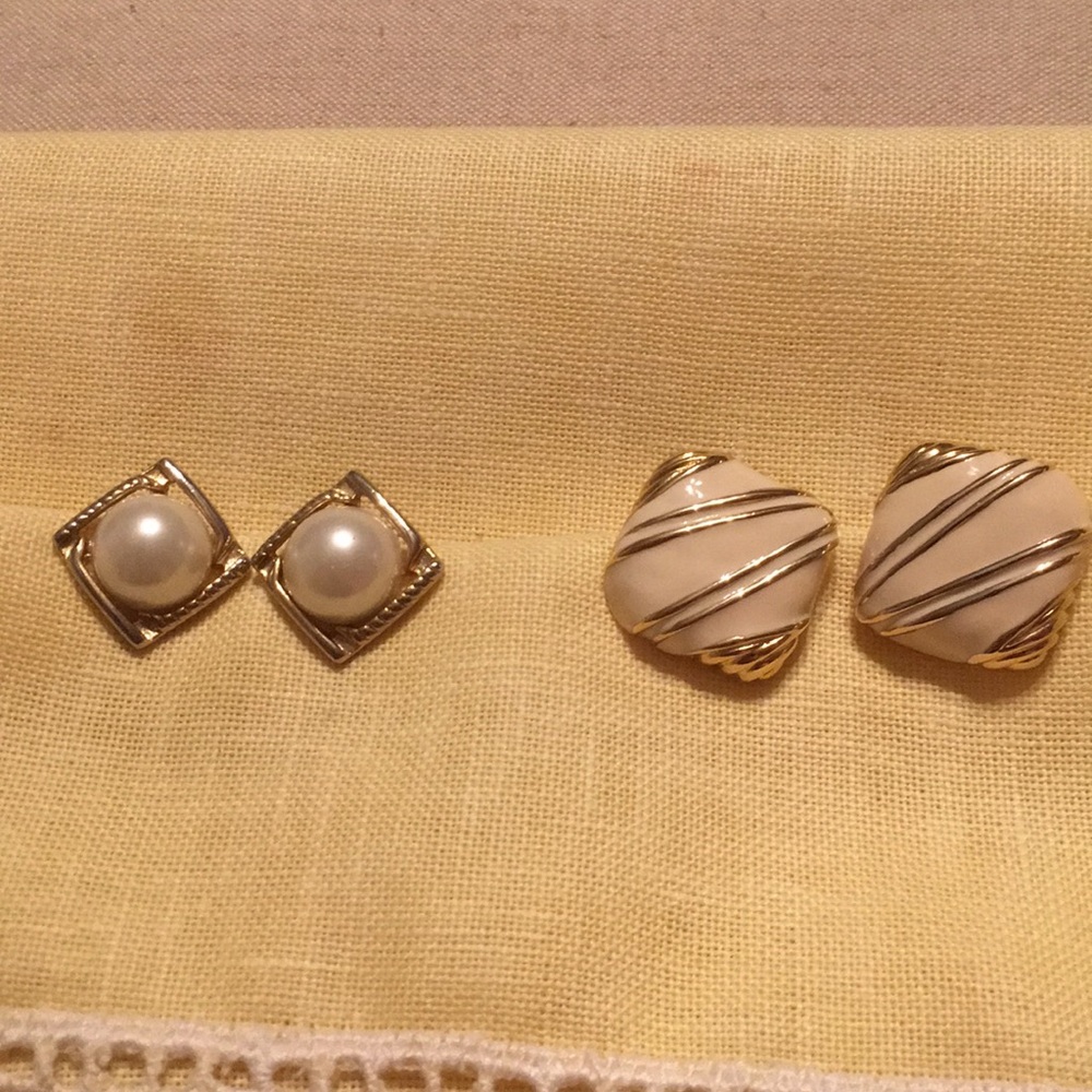 Set Of 2 Goldtone clip earrings